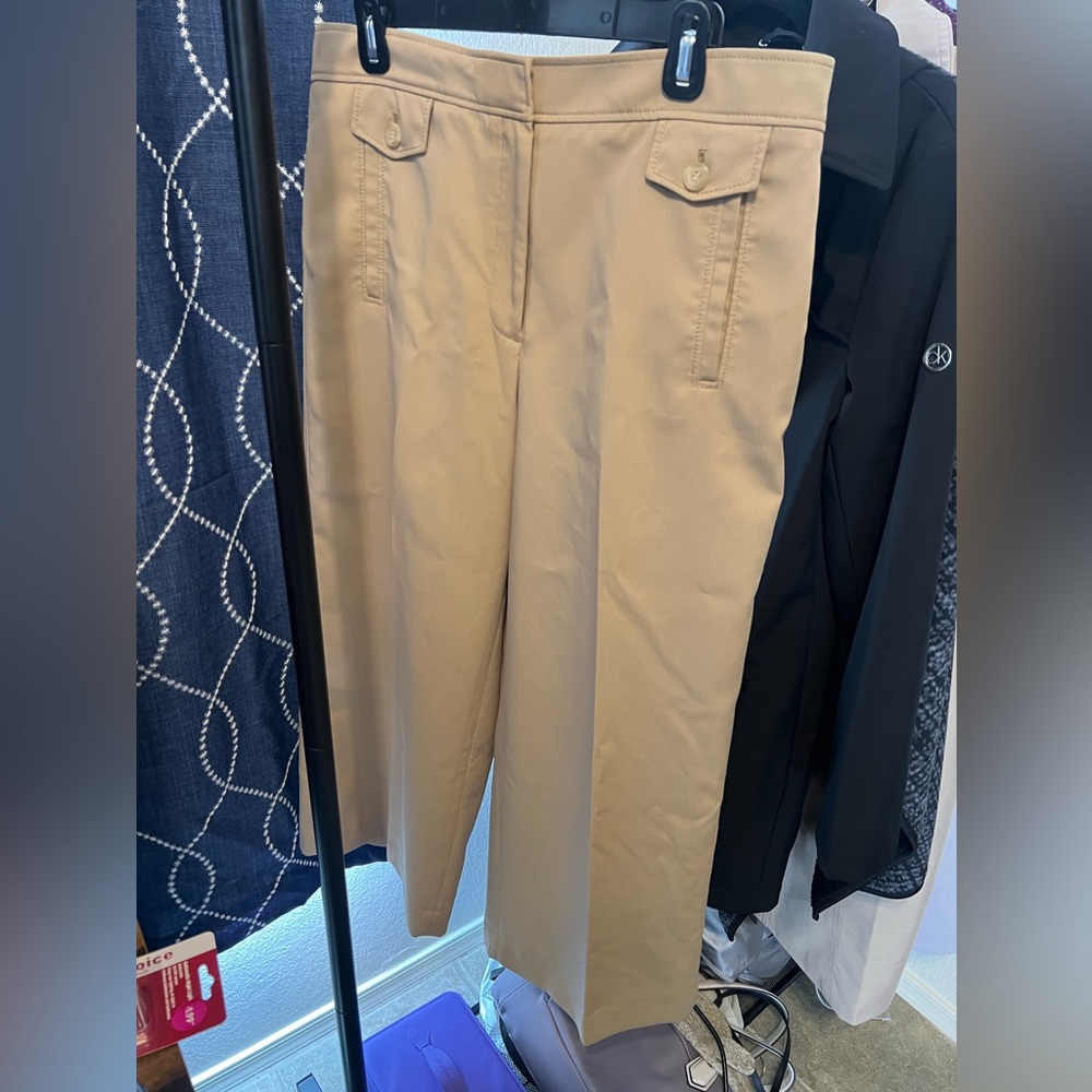 Like new Ann Taylor wide leg trousers with pockets. 12P.